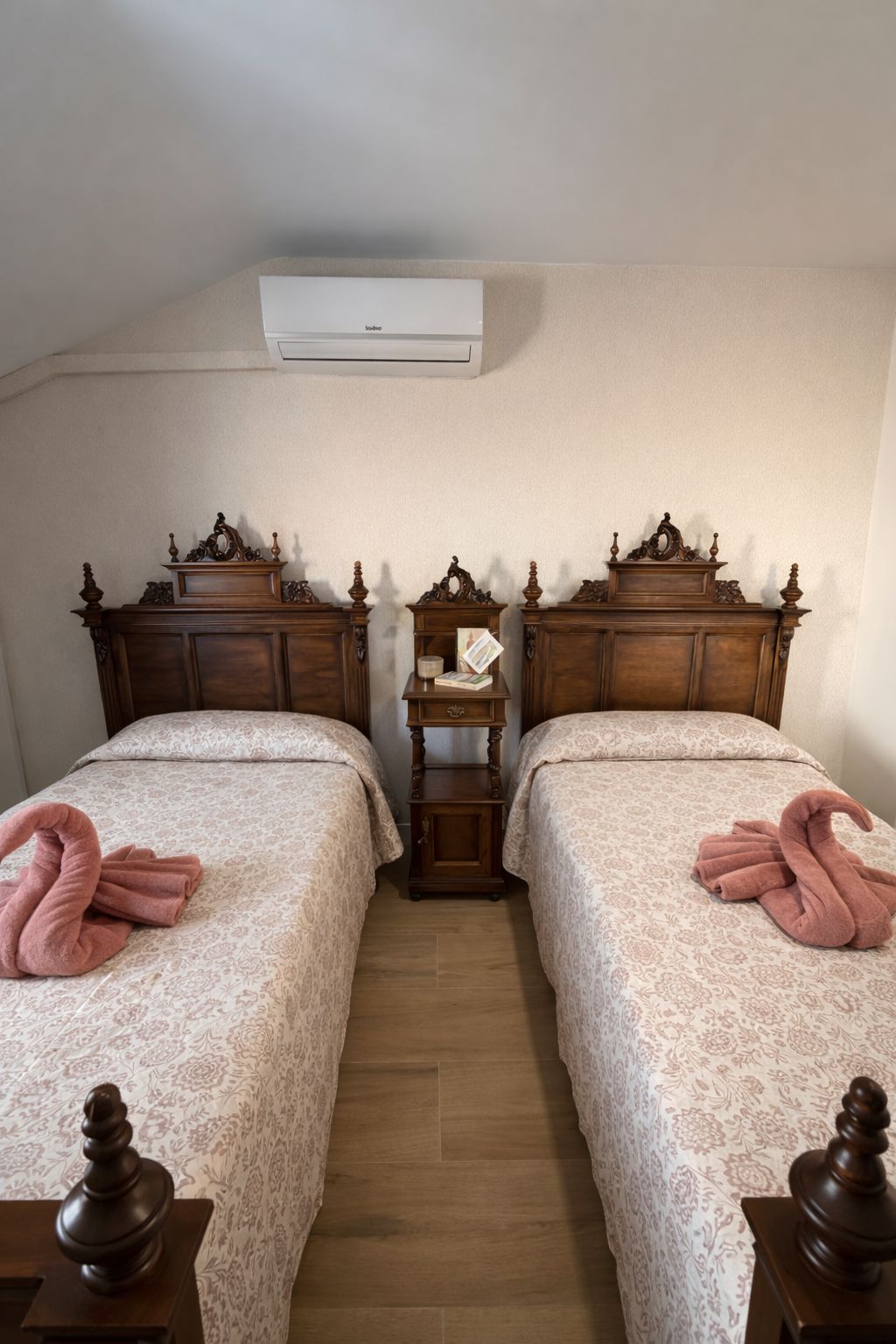 Dormitorio doble con dos camas