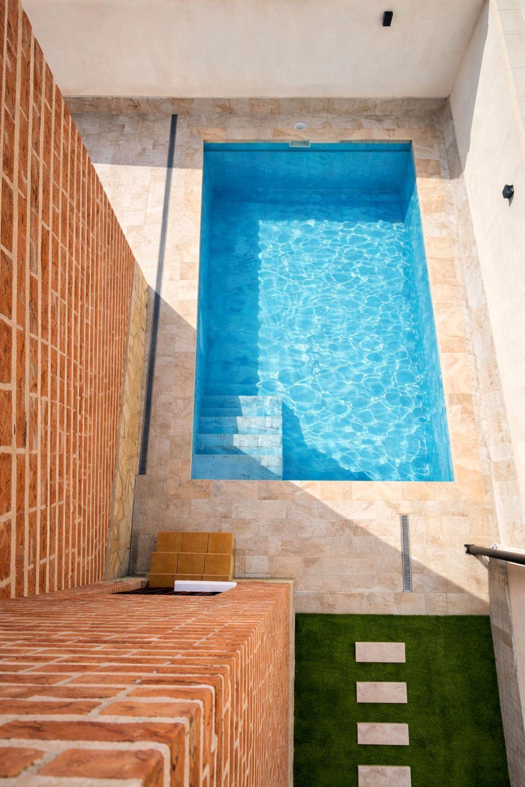 Piscina exterior de la casa